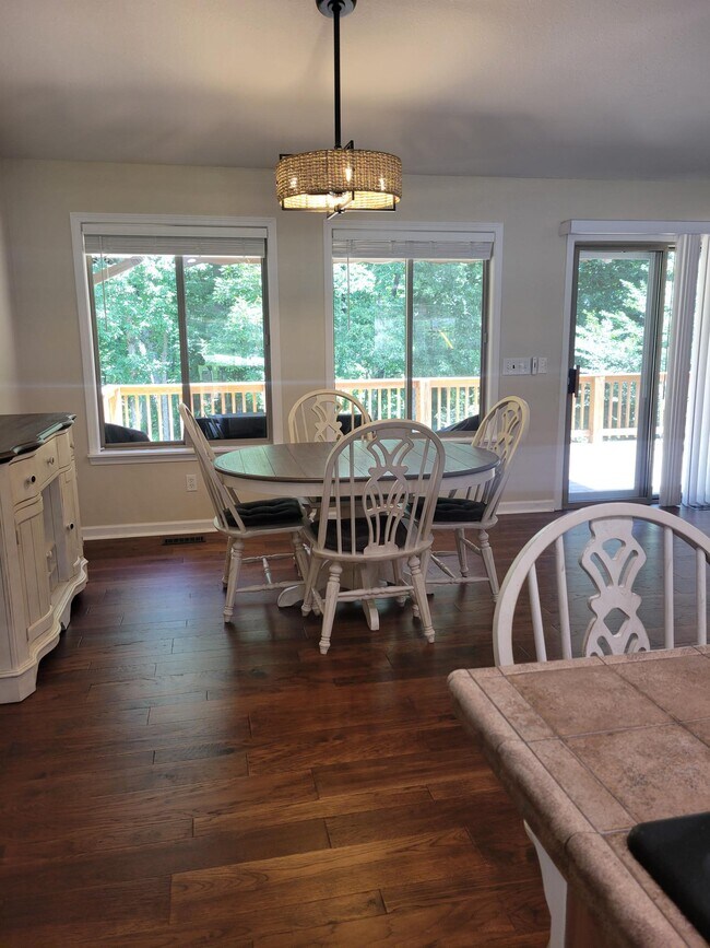 Building Photo - 456 Snead Dr