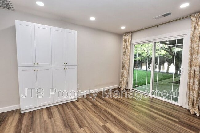 Building Photo - 3160 Watt Ave