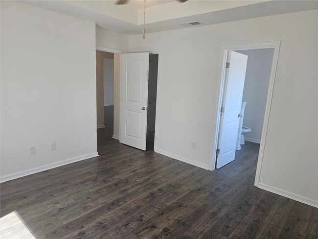 Building Photo - 175 Sawmill Ct N