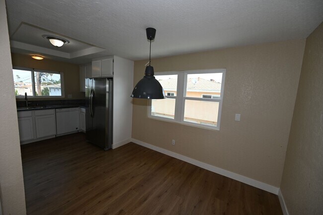 Building Photo - 4672-76LB