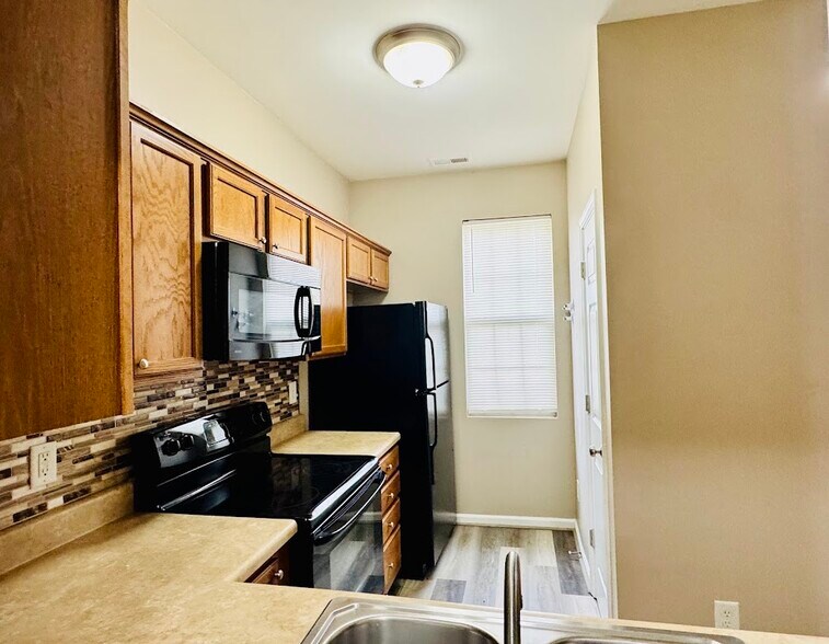 Kitchen - 844 Horton Rd