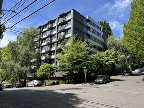 Building Photo - 1Bd/1Ba Home in Goose Hollow neighborhood ~ Secured Garage Parking and Additional Storage Unit!!!