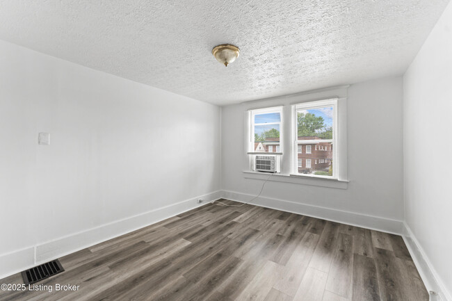 Building Photo - 401 S 38th St