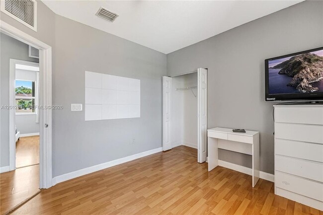 Building Photo - 3375 NE 15th Dr