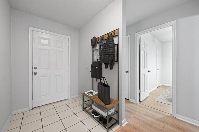 Building Photo - 2028 Kaiser Dr