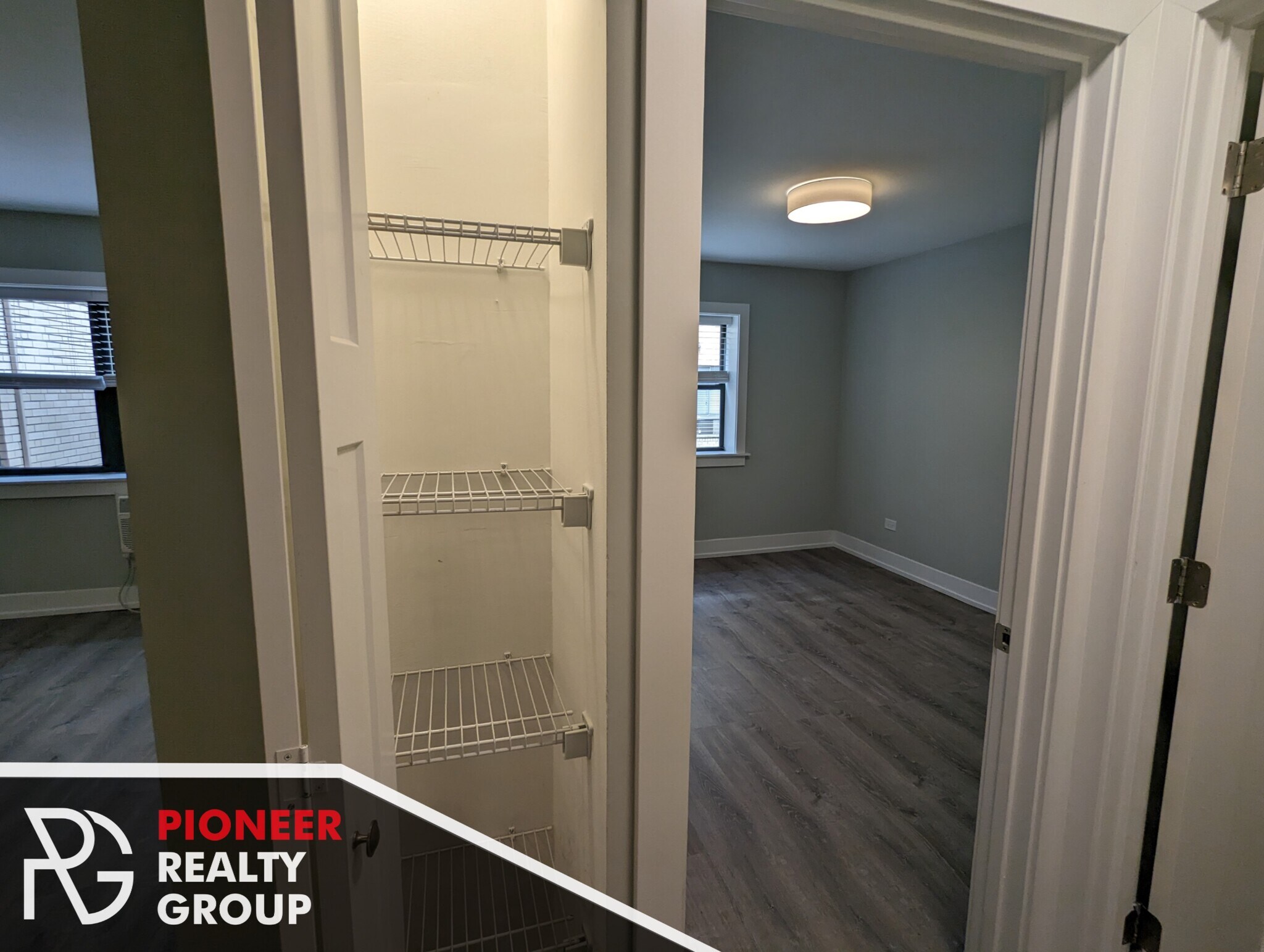 Building Photo - 503 W Barry Ave