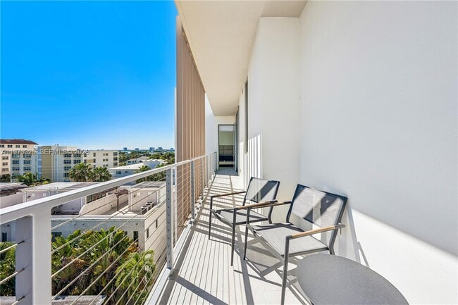 Building Photo - 10281 W Bay Harbor Dr