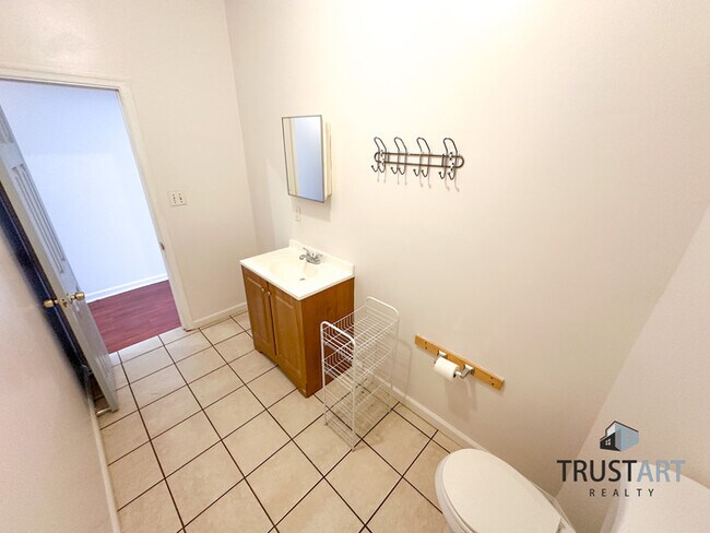 Building Photo - 8 bedroom house in North Central Philadelp...