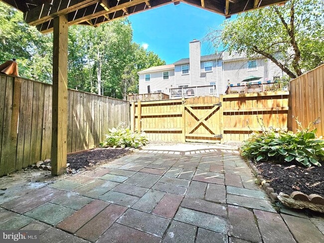 Building Photo - 8561 Southlawn Ct