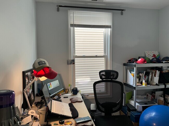 Building Photo - 1736 W Melrose St