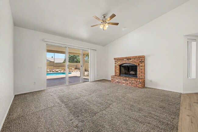 Building Photo - 20633 N 63rd Dr