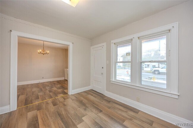 Building Photo - 2253 Niagara St