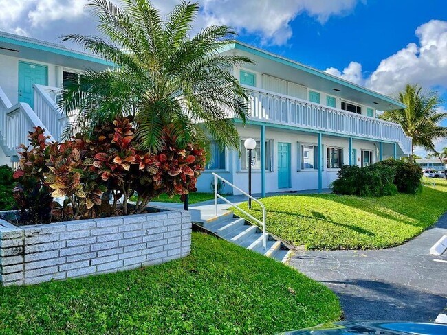 Building Photo - 1980 Sunset Ave