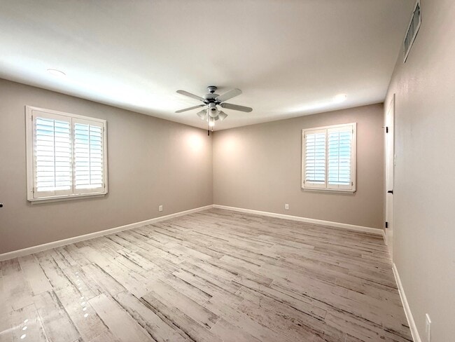 Building Photo - 500 Thunderbird Dr