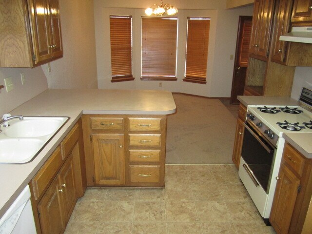 Building Photo - 600 Fire Light Dr