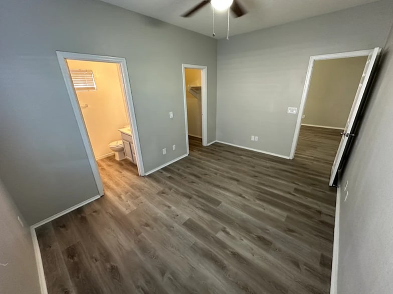 Building Photo - 834 E Minton St