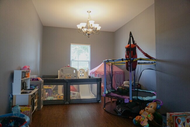 Building Photo - 212 Ladue Ave