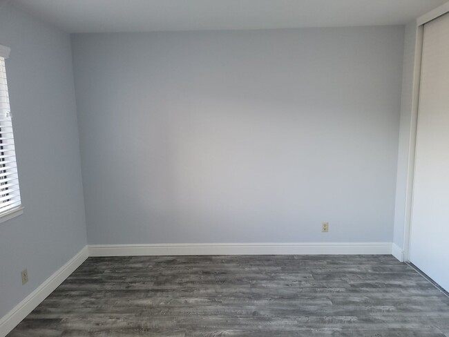 Building Photo - 10162 Alpine Dr