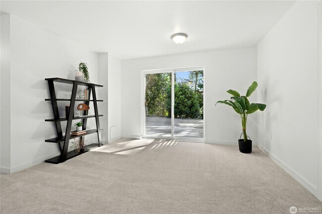 Building Photo - Spacious Richmond Highlands Retreat with Modern Updates & Flexible Living
