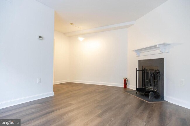 Building Photo - 3815 Davis Pl NW