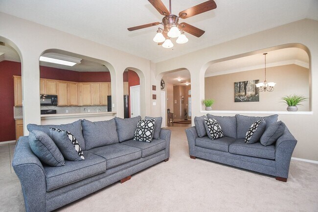 Building Photo - 5823 Knollwood Tr