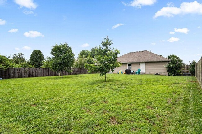 Building Photo - 4101 N Thistle Dr