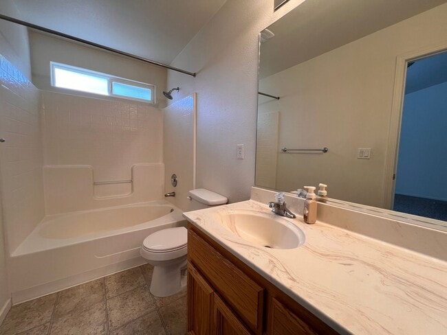 Building Photo - Centrally located 3 bedroom home in Fernley- 3 car garage