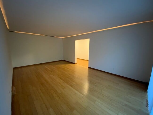 Building Photo - 203-203 Briarcrest Ct