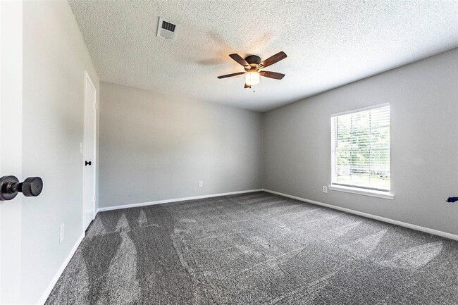Building Photo - 3909 Spring Arbor Ct