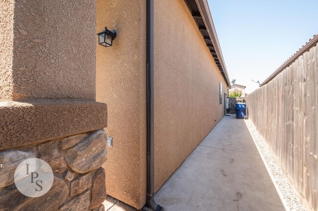 Building Photo - Move in by September 1st and get the rest of August FREE! Tuscan Bluffs at Copper River - Granvil...