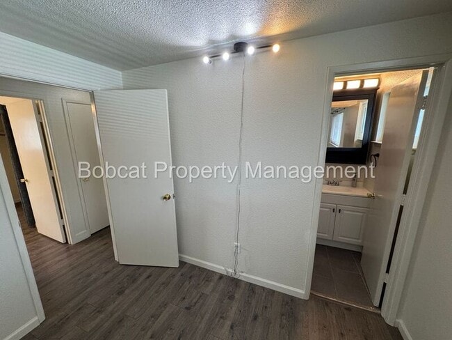 Building Photo - 2523 Baker Dr