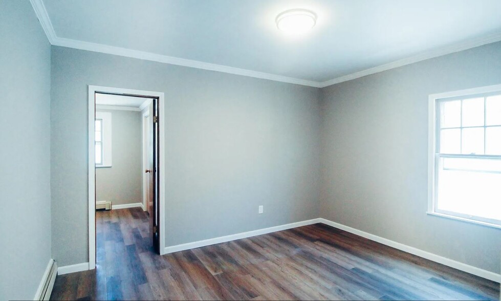 Master Bedroom + Bonus Room - 532 Tacoma Ave