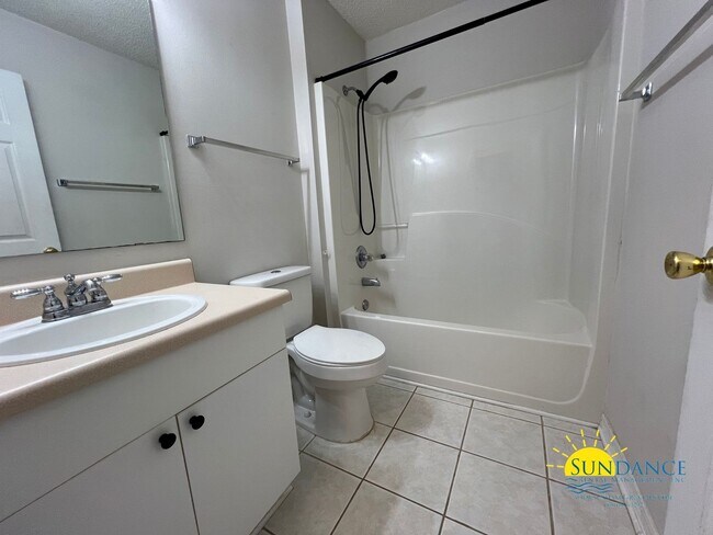 Building Photo - 223 Westview Dr