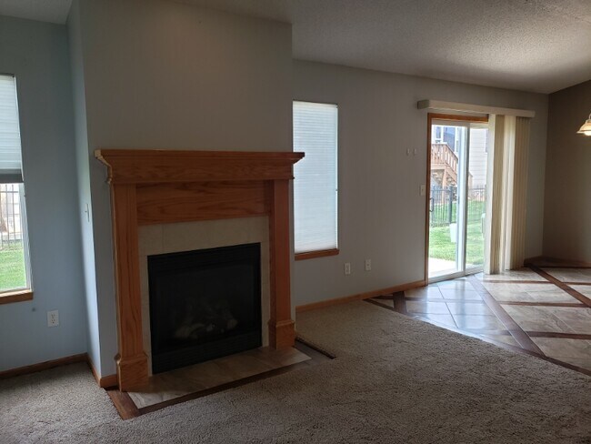 Building Photo - 2022 S Webb Rd