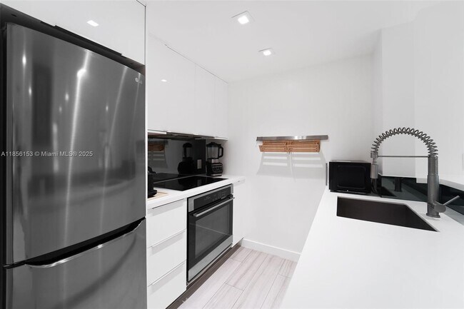 Building Photo - 1460 Ocean Dr