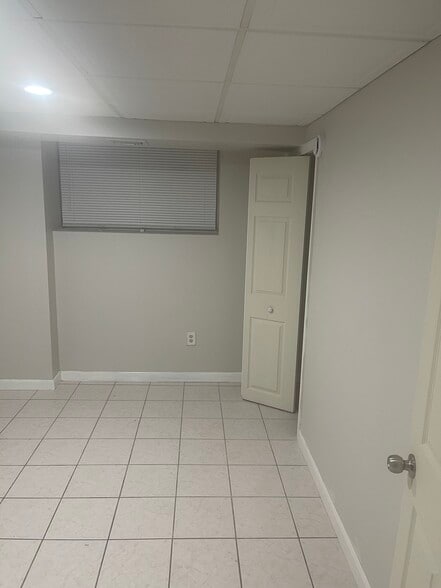 Second room - 31 Friendship St