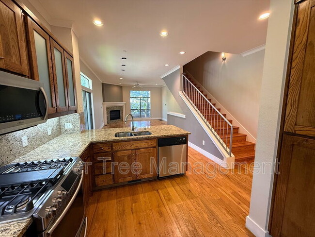 Building Photo - 3204 Wycliff Ave