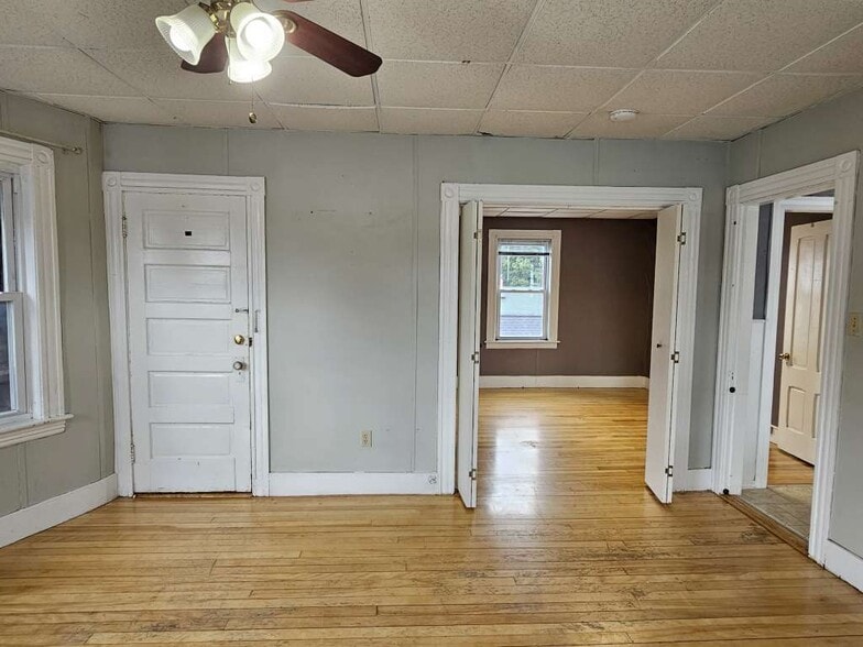Building Photo - 20 Kosta St