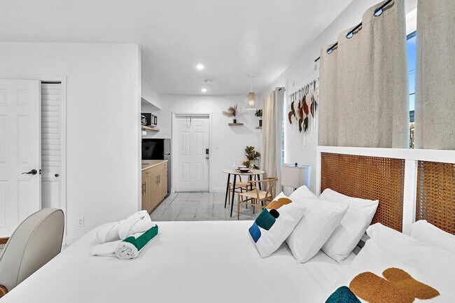 Building Photo - 1941 Washington St