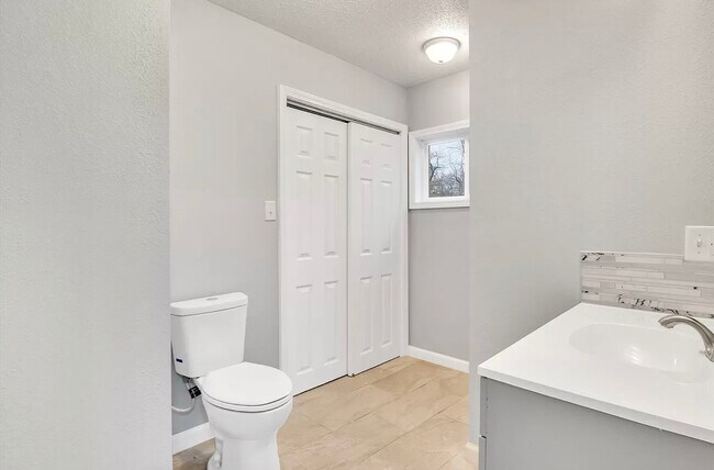 Building Photo - 1029 Sherman Ave