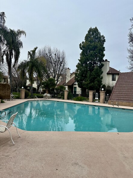 Two pools onsite - 2890 Huntington Blvd