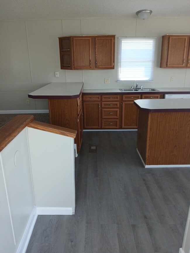 Building Photo - Mobile Home For Sale
