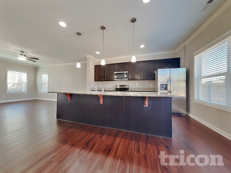 Building Photo - 932 Peninsula Pl