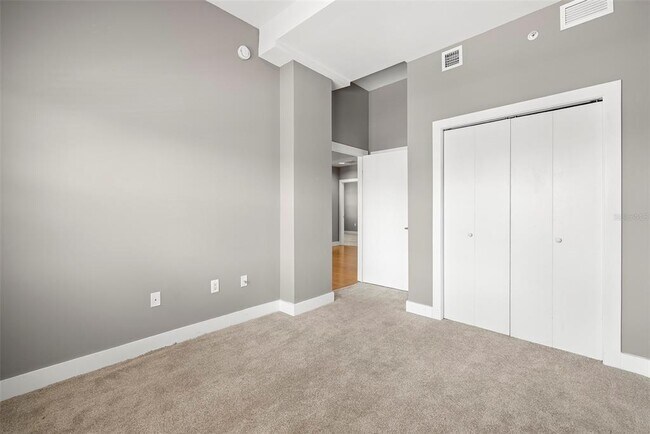 Building Photo - 1010 Central Ave N