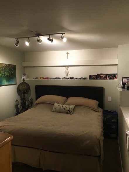 Big enough for a King size bed. - 178 Vernon Ave