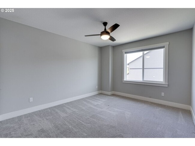 Building Photo - 10902 NE 119th Pl