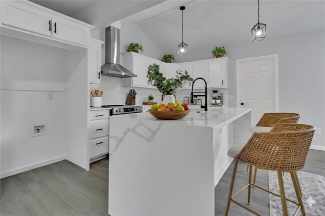 Building Photo - 544 N Elm Ave