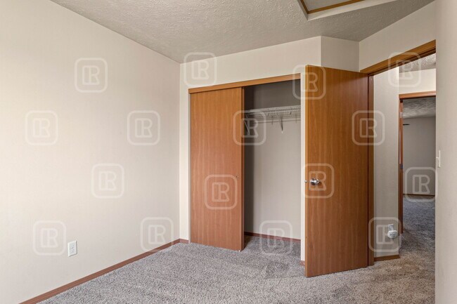 Building Photo - 1526 N Coach Dr