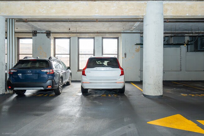 Building Photo - 165 N Canal St