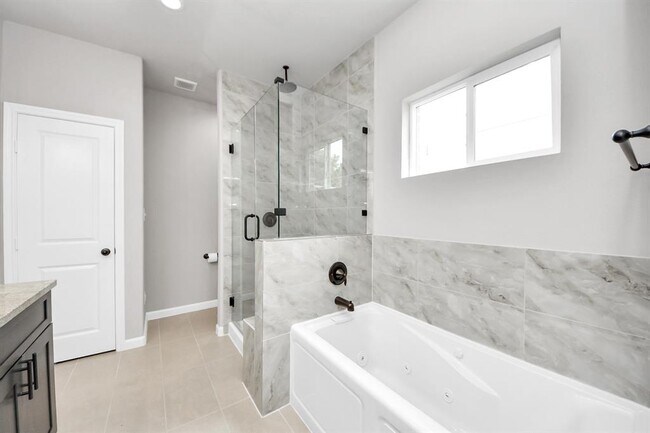 Building Photo - 314 Carlos Leal Dr